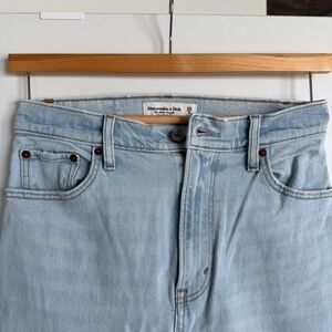 Abercrombie & Fitch Light Wash Women's Straight Leg Jeans